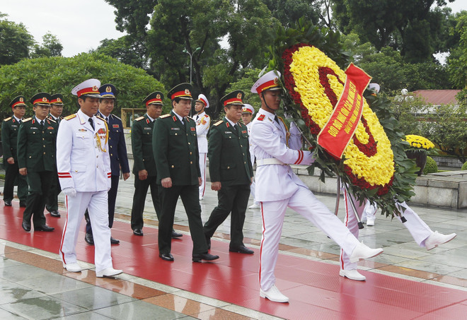 National leaders pay tribute to late President Ho Chi Minh on National Day ảnh 3 National leaders pay tribute to late President Ho Chi Minh on National Day ảnh 3