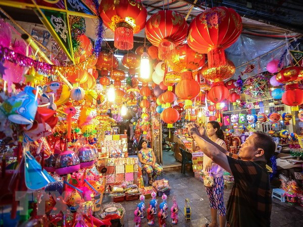 Lantern crafting village busy before Mid-Autumn Festival ảnh 1 Lantern crafting village busy before Mid-Autumn Festival ảnh 1