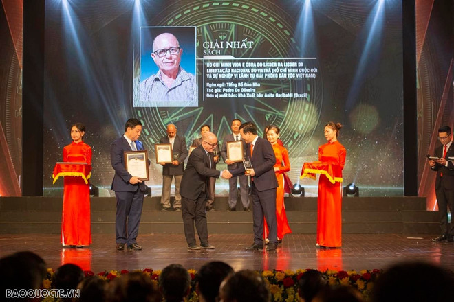 Brazilian scholar lauds Vietnamese Party’s leadership ảnh 4 Brazilian scholar lauds Vietnamese Party’s leadership ảnh 4