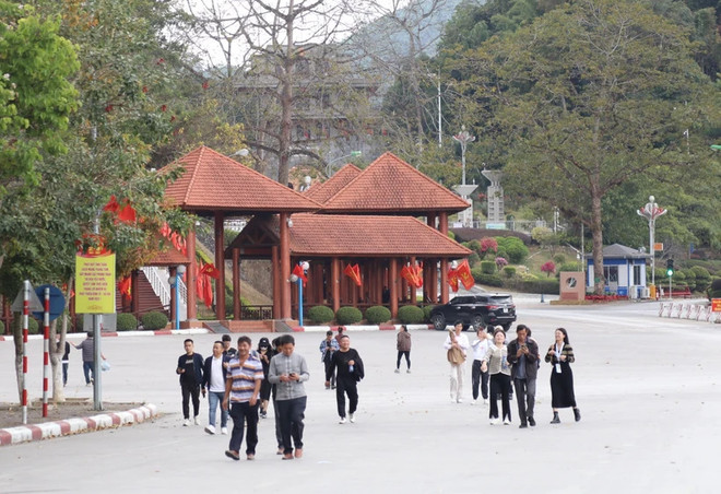 Number of tourists fails to meet expectations during New Year holiday ảnh 1