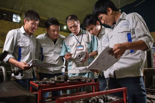 Manpower training crucial for foreign investment attraction ảnh 2