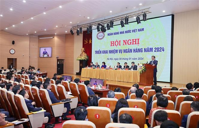 PM urges banking sector to maintain 'blood of life' for national economy ảnh 1