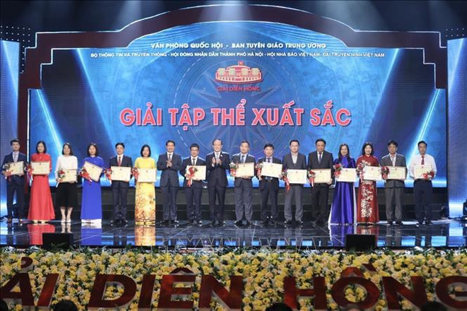 Second Dien Hong award ceremony honours 79 works ảnh 1