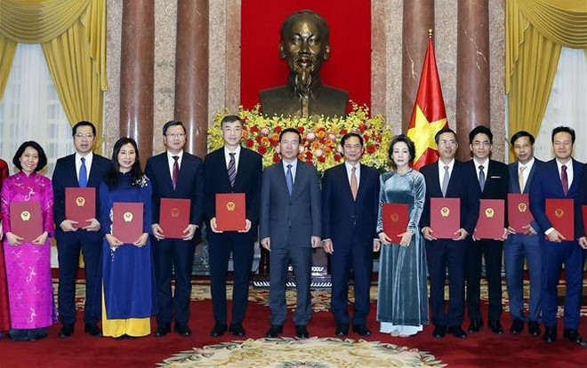 President presents appointment decisions to ambassadors, heads of representative agencies abroad ảnh 1 President presents appointment decisions to ambassadors, heads of representative agencies abroad ảnh 1