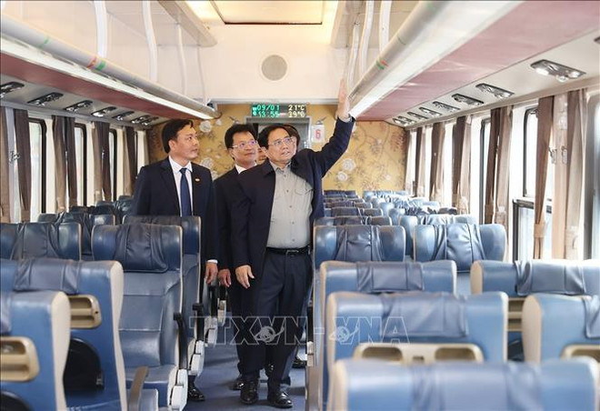 PM asks railway sector to modernise ảnh 2