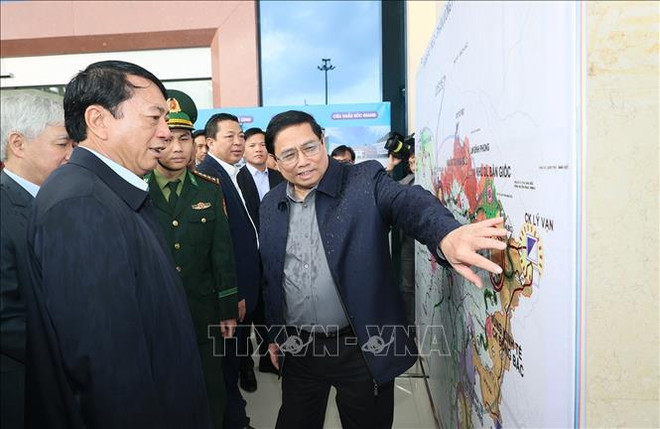 PM urges consideration of building border economic zone in Cao Bang ảnh 1
