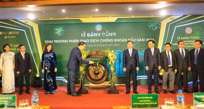 Stock market capitalisation tops 60% of GDP ảnh 1