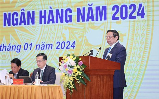 PM urges banking sector to maintain 'blood of life' for national economy ảnh 2