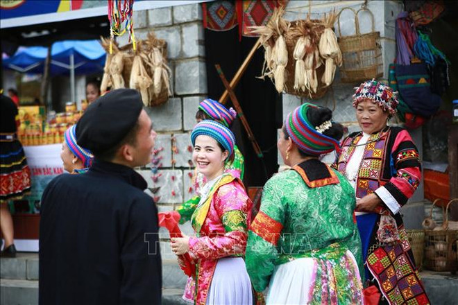 Various activities celebrating New Year at cultural village ảnh 1