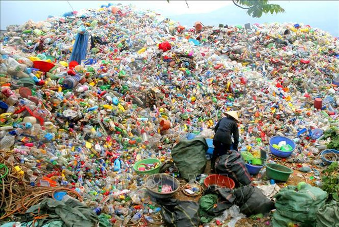 USAID-funded project aims to reduce harm of plastic pollution on public health ảnh 1