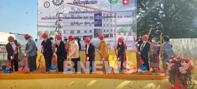 Vietnamese association in Vientiane helps Laos build SMEs promotion department’s building ảnh 1 Vietnamese association in Vientiane helps Laos build SMEs promotion department’s building ảnh 1