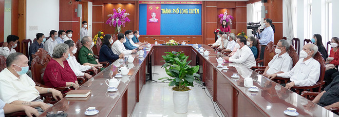 NA Vice Chairman presents Tet gifts to policy beneficiaries in An Giang ảnh 1