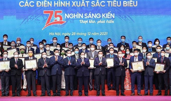 PM calls for joint efforts to boost labour productivity ảnh 1