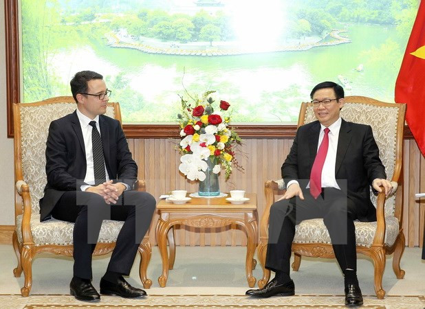 Deputy PM: Vietnam wants investment in airport infrastructure ảnh 1