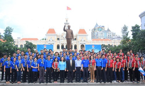 HCM City youths join volunteer activities in Laos ảnh 1