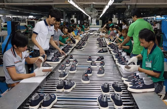 Foreign-invested firms take control over footwear export ảnh 1