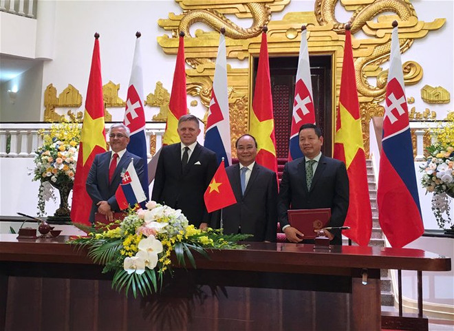 Vietnamese software giant signs deal with Slovak IT firm ảnh 1 Vietnamese software giant signs deal with Slovak IT firm ảnh 1
