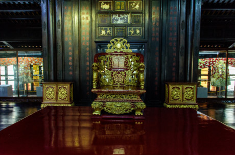 Nguyen Dynasty’s antiques recognised as national treasures ảnh 1