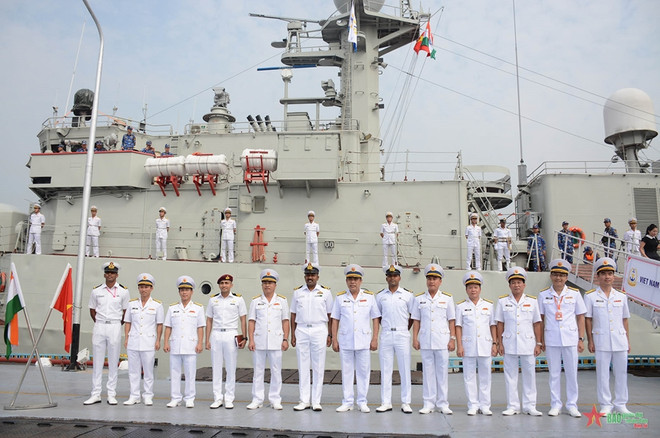 Vietnamese naval ship joins multilateral naval exercise in India ảnh 1