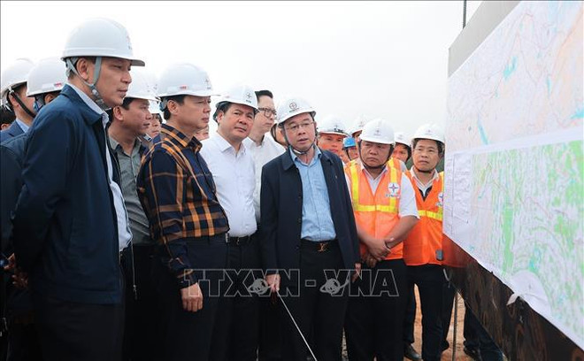 Deputy PM urges ensuring quality, progress of expressway, power projects ảnh 1 Deputy PM urges ensuring quality, progress of expressway, power projects ảnh 1