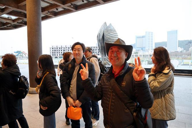 Localities welcome first tourists in Lunar New Year ảnh 2