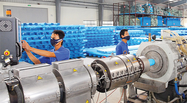 Falling plastic granule prices improve firms' profitability ảnh 1 Falling plastic granule prices improve firms' profitability ảnh 1