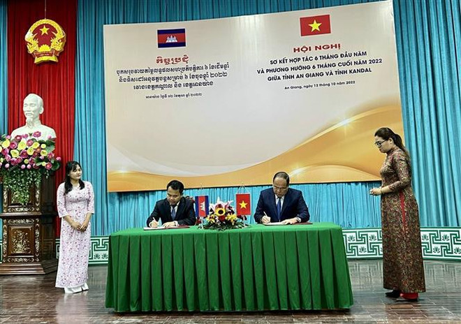 Vietnamese, Cambodian localities step up cooperation ảnh 1 Vietnamese, Cambodian localities step up cooperation ảnh 1