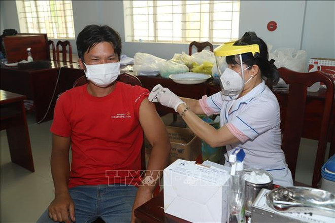 Six-month low daily count of COVID-19 cases recorded on October 16 ảnh 1