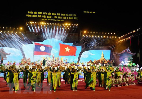 Lao magazine applauds Vietnam- Laos solidarity ảnh 2 Lao magazine applauds Vietnam- Laos solidarity ảnh 2