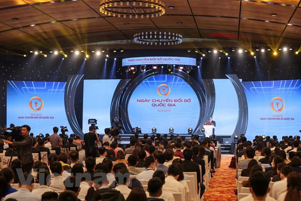 People and enterprises must be the centre and momentum of digital transformation: PM ảnh 2