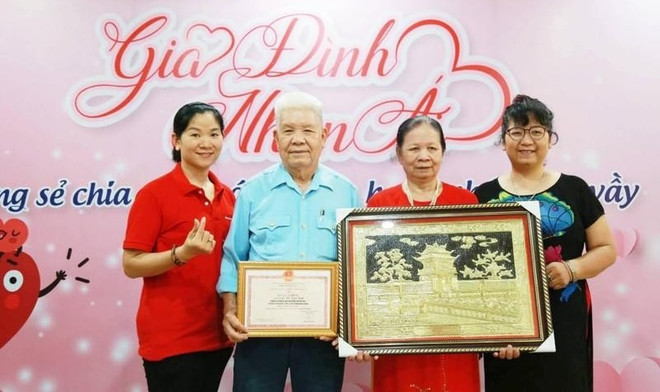 President commends veteran for blood donation mobilisation ảnh 1 President commends veteran for blood donation mobilisation ảnh 1