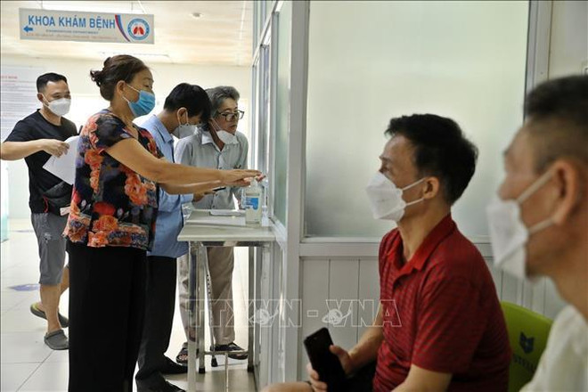 Vietnam reports 371 new COVID-19 cases on October 10 ảnh 1