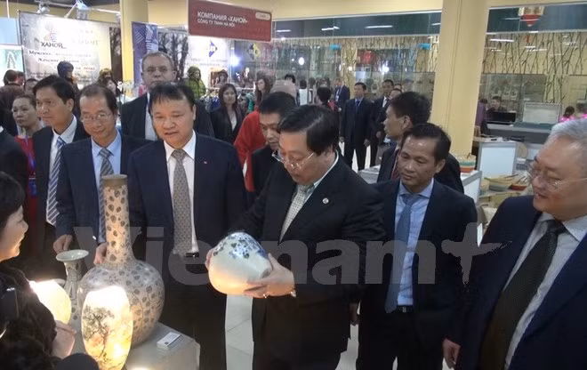 High-quality Vietnamese product fair opens doors in Russia ảnh 1