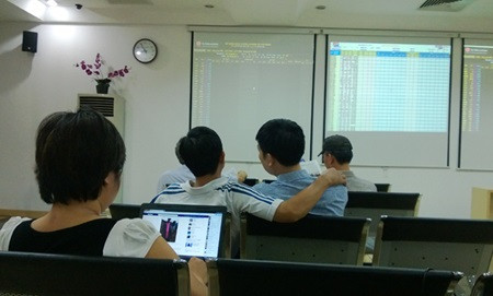 Local shares end four-day slump ảnh 1
