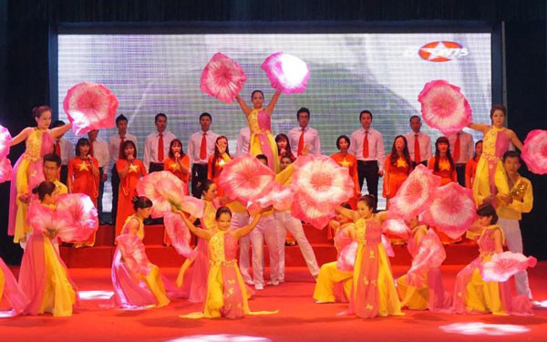 Art performances celebrate Hanoi Liberation Day ảnh 1