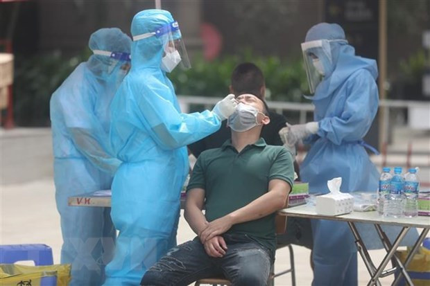 Vietnam reports 9,180 new COVID-19 cases on August 13 ảnh 1