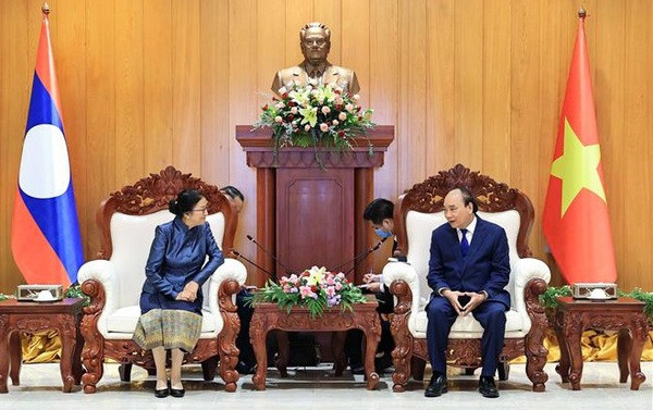 Vietnamese State leader meets with Lao Vice Presidents ảnh 2 Vietnamese State leader meets with Lao Vice Presidents ảnh 2