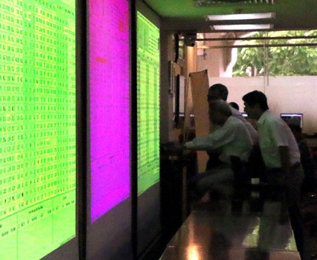 Vietnam stocks mixed as oil prices slip ảnh 1