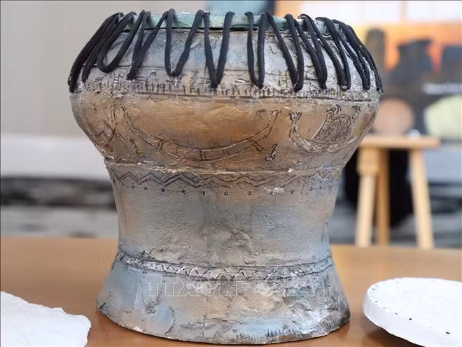 Dong Son bronze drum featured at World of Sky Discs Exhibition in Germany ảnh 1