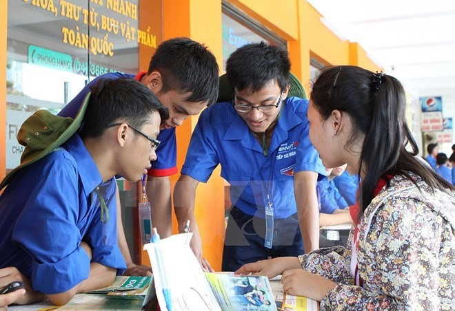 Assistance provided for needy students during high school exam ảnh 1