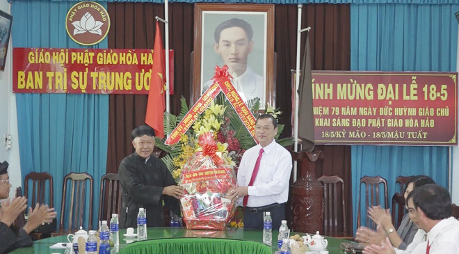 An Giang leaders congratulate Hoa Hao Buddhism founding anniversary ảnh 1