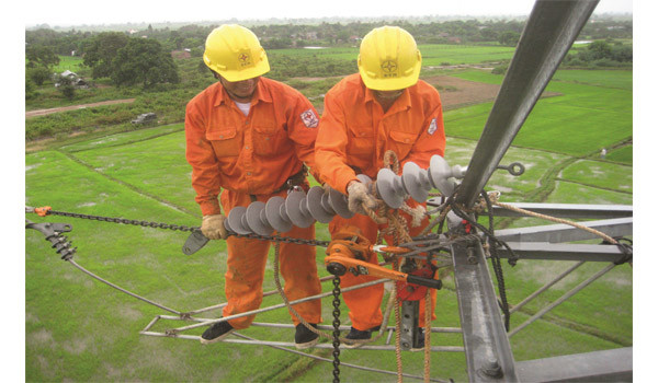 Son La : Over 2,000 households gain electricity access prior Tet ảnh 1