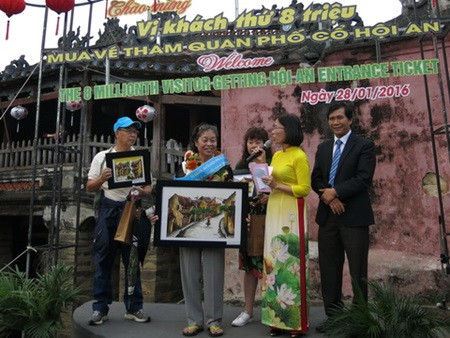 Ancient town welcomes eight-millionth visitor ảnh 1