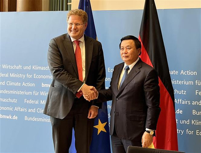 Renewable energy, climate action prioritised in Party official’s visit to Germany ảnh 1 Renewable energy, climate action prioritised in Party official’s visit to Germany ảnh 1