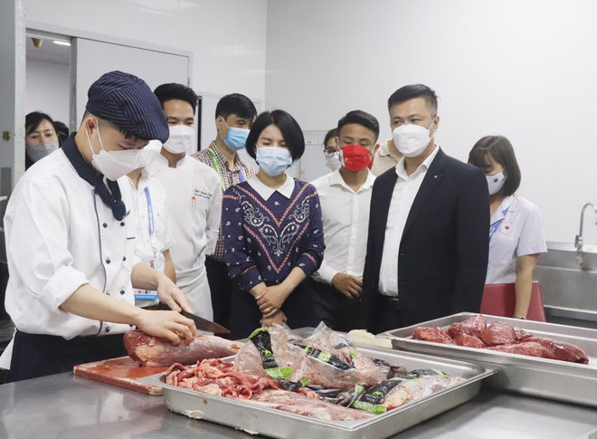 Hanoi health department checks food services at two SEA Games 31 hotels ảnh 1 Hanoi health department checks food services at two SEA Games 31 hotels ảnh 1