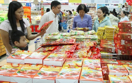 Stocking up for Tet costs firms 723 million USD ảnh 1
