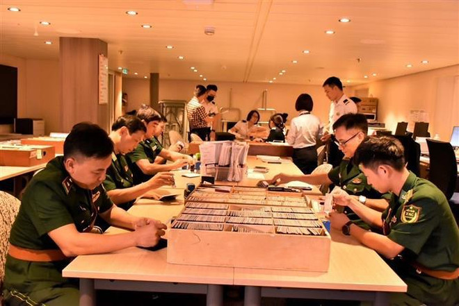 Luxurious cruise ship brings over 3,800 visitors to Vietnam ảnh 2 Luxurious cruise ship brings over 3,800 visitors to Vietnam ảnh 2