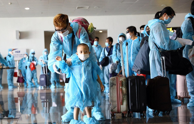 Over 340 Vietnamese citizens brought home from Norway ảnh 1