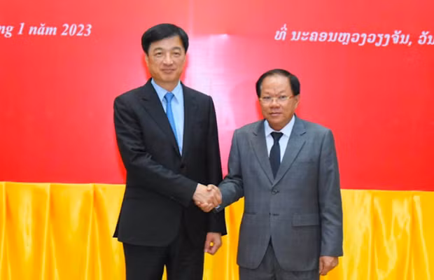 Vietnamese, Lao public security forces further deepen ties ảnh 1