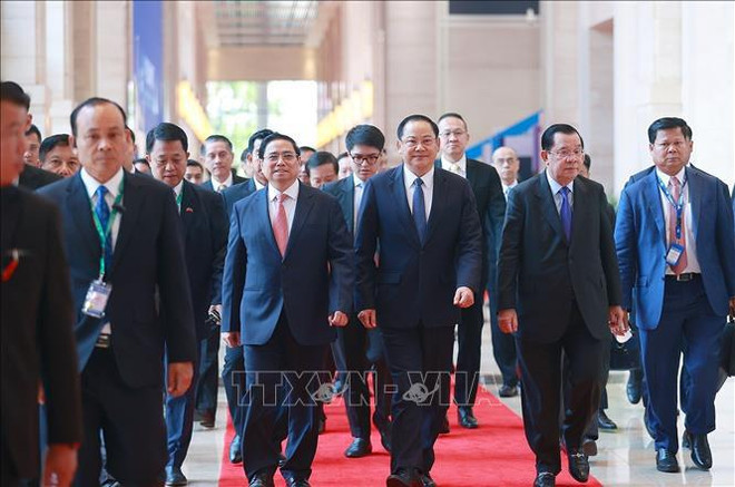 Vietnamese, Lao, Cambodian PMs discuss cooperation in working breakfast ảnh 1 Vietnamese, Lao, Cambodian PMs discuss cooperation in working breakfast ảnh 1